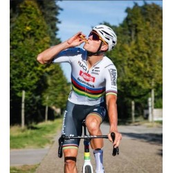 Van der Poel remporte la 9e étape au sprint Van der Poel remporte la 9e étape au sprint